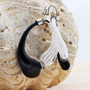 Mio nera y rayas blancas pendientes creoles verdadero vidrio de murano de venecia