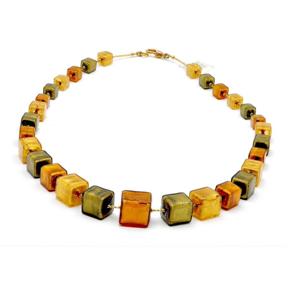 Kuber brytes grønt og gull - grønt halsbånd, og gull smykker i ekte murano-glass fra venezia