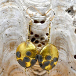 Boucles d'oreilles pendantes pastilles grise et or