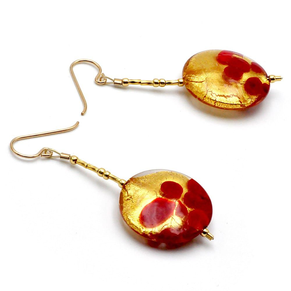 Boucles d'oreilles pendantes pastilles rouge et or en veritable verre de murano de venise