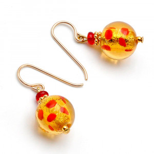 Oorbellen goud en rood van murano-glas rode polka dots