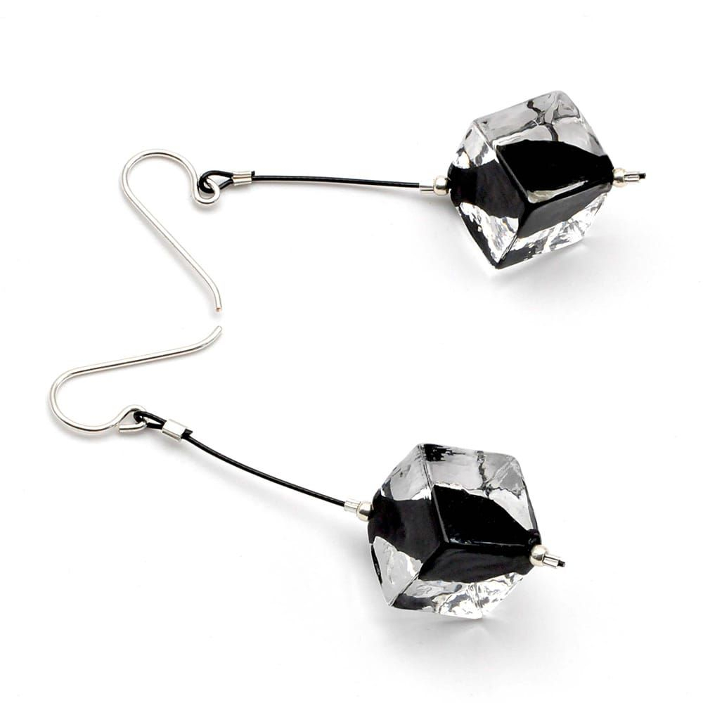 Rumba svart - örhängen hängande pärlor svart kub smycken glas från murano i venedig