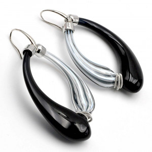 Boucles d'oreilles creoles  noir et rayures blanches et grises verre soufflé de murano de venise