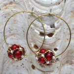 Boucles d'oreilles cercle perles de verre rouge renaissance