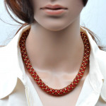 Collier evidence renaissance rouge tisse dore