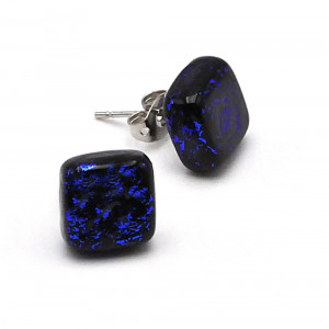 Boucles d'oreilles clou carre bleu et noir en verre de murano de venise