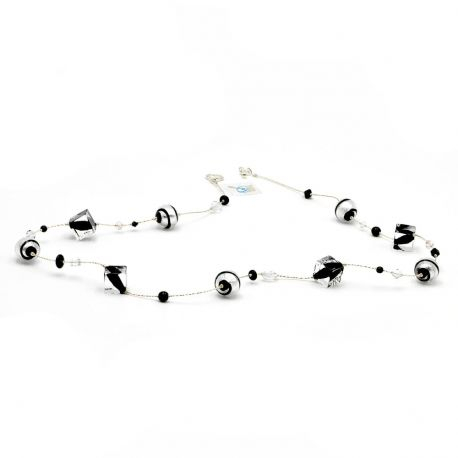 Halsband pärlor svart kub i glas från murano i venedig