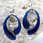 Boucles d'oreilles creoles noir et bleu satin verre soufflé de murano de venise