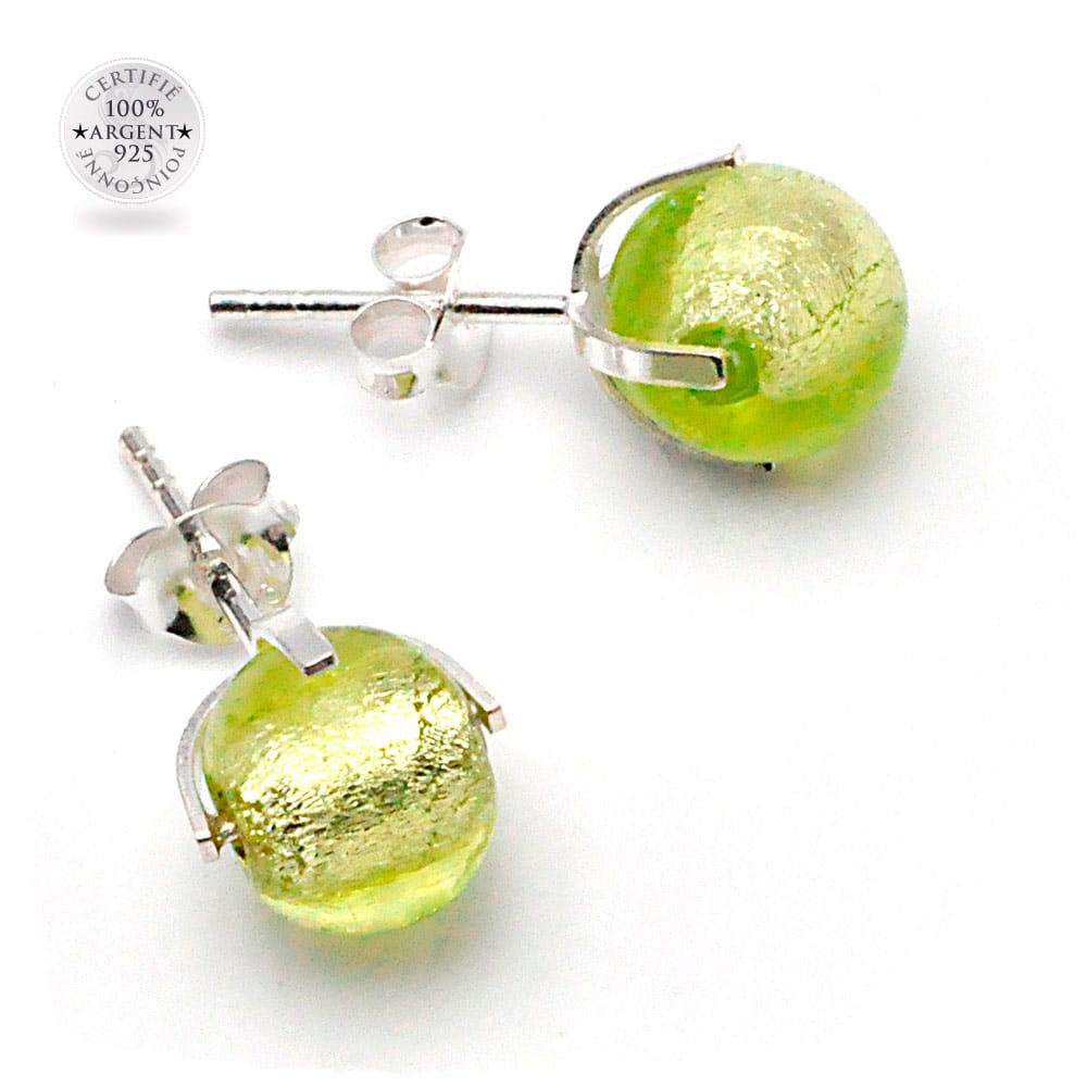 Boucles d'oreilles clou vert anis en veritable verre de murano de venise