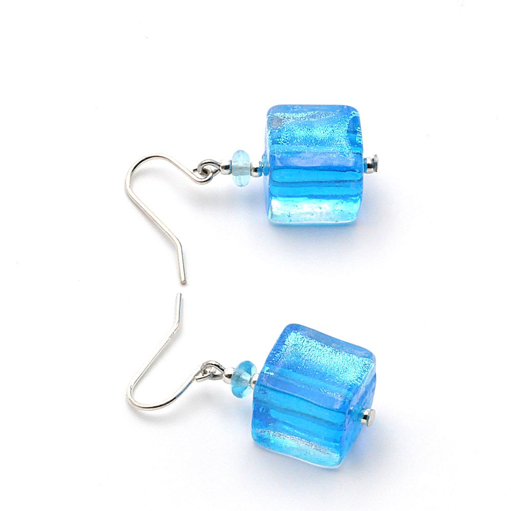Cube Dicroique Bleu Azur - Boucles d'oreille en verre de Murano bleu